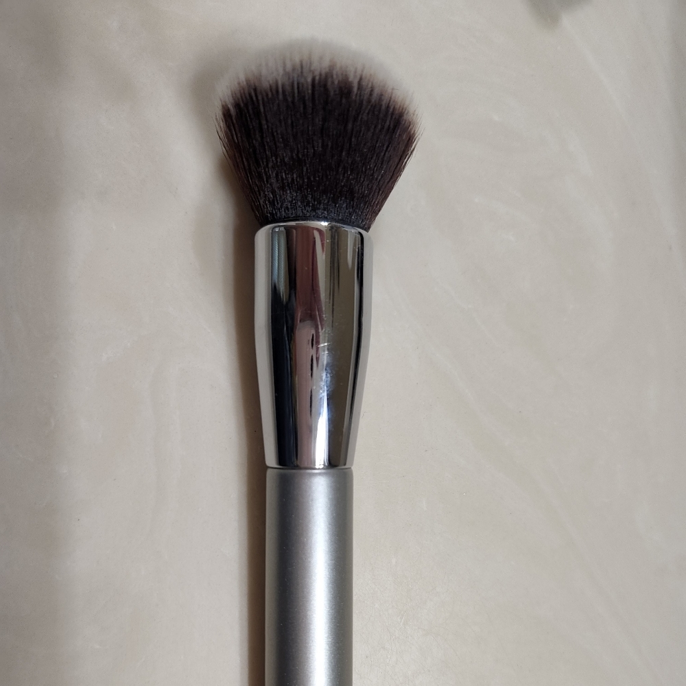 It Cosmetics 101 Airbrush Foundation Brush